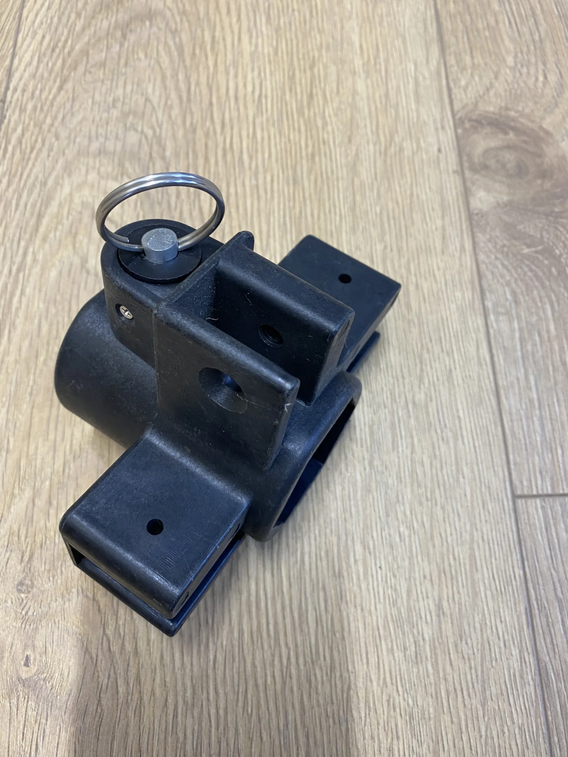 Middle Leg3-way top joint for commercial frame